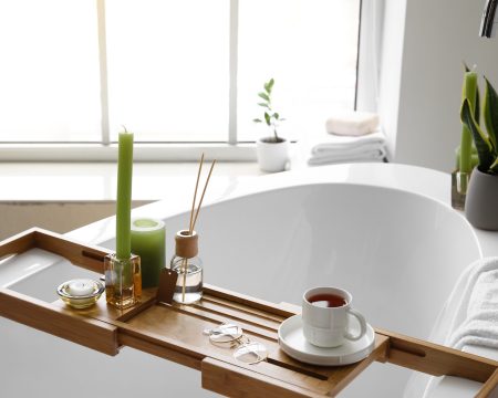 Wooden,Bathtub,Tray,With,Candles,,Eyeglasses,And,Cup,Of,Tea